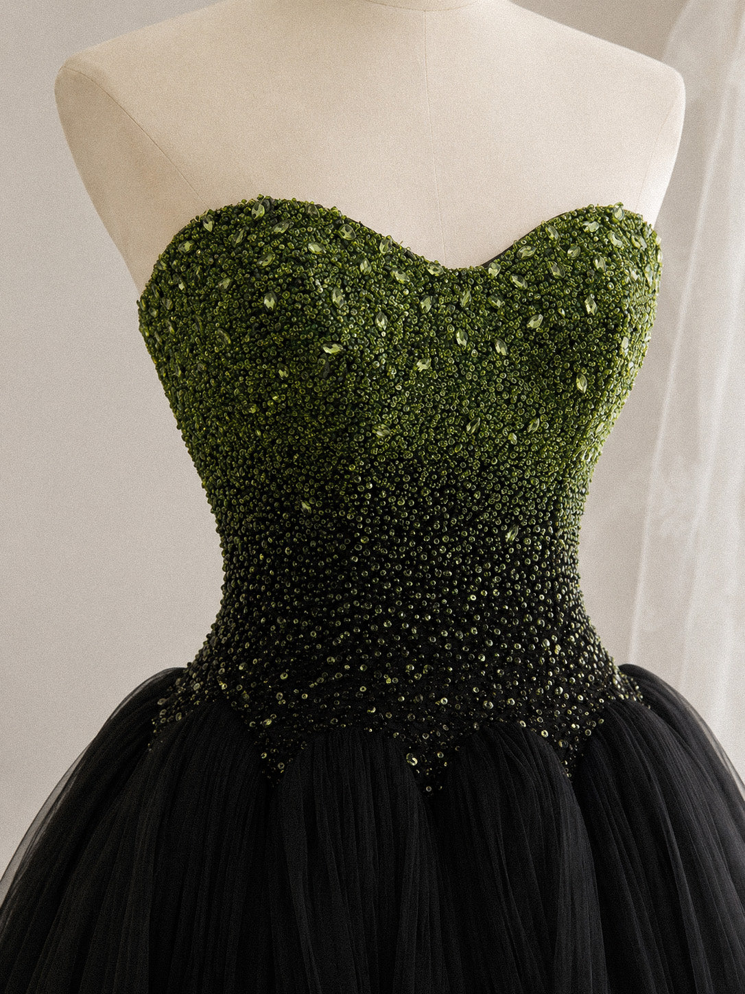 Unique Sweetheart Neck Tulle Black Long Prom Dress with Beads