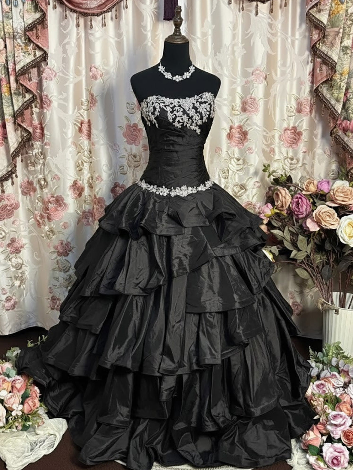 Ball Gown Sweetheart Taffeta Ruffles Burgundy Long Prom Gown with Lace Applique