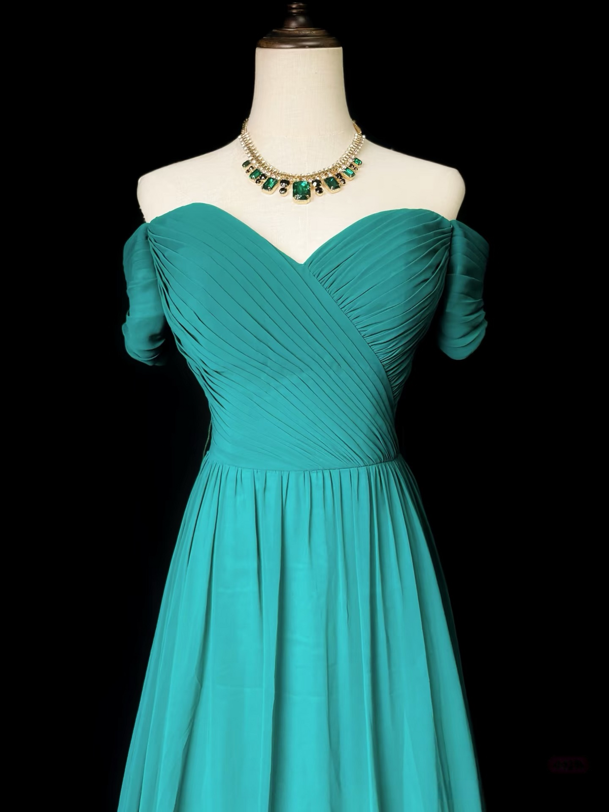 A-Line Sweetheart Neck Chiffon Emerald Green Long Prom Dress